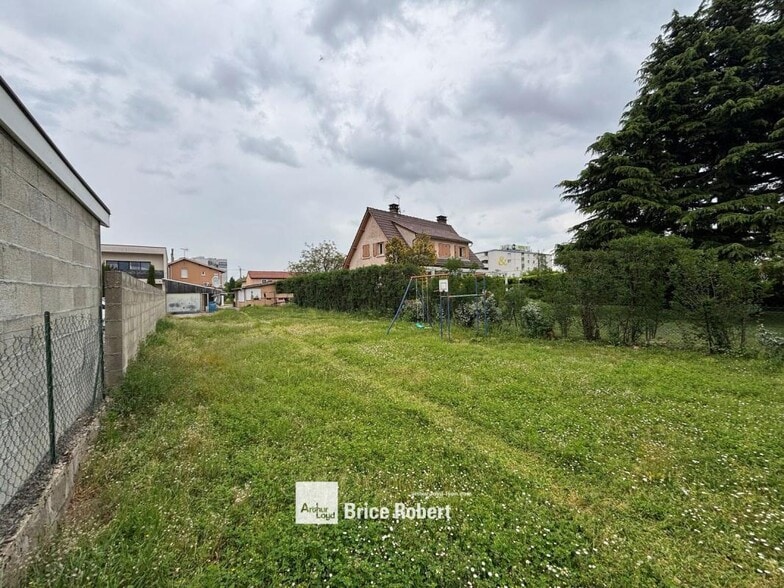 6 Rue De La République, Meyzieu for sale - Building Photo - Image 2 of 4