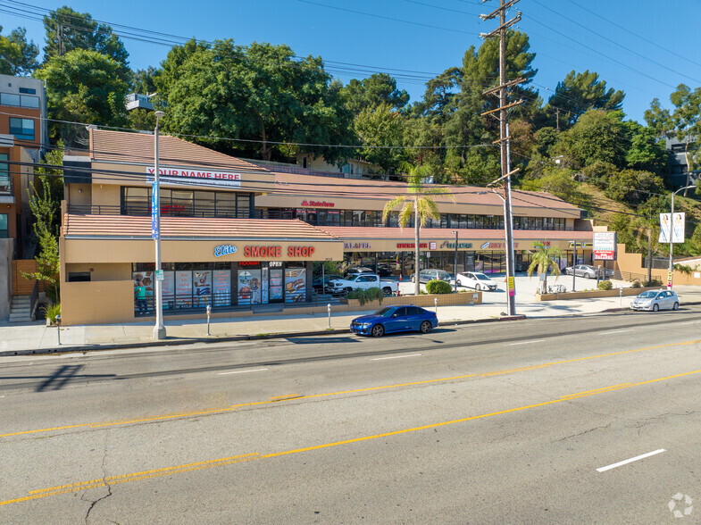 3535 Cahuenga Blvd W, Studio City, CA for lease - Primary Photo - Image 1 of 13