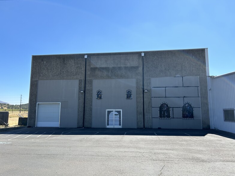 5104 Crater Lake Ave, Central Point, OR for lease - Building Photo - Image 1 of 12