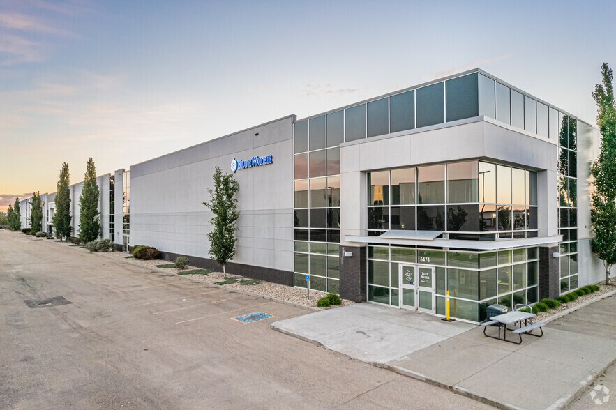 6474-6498 Roper Rd NW, Edmonton, AB à vendre - Photo principale - Image 1 de 1