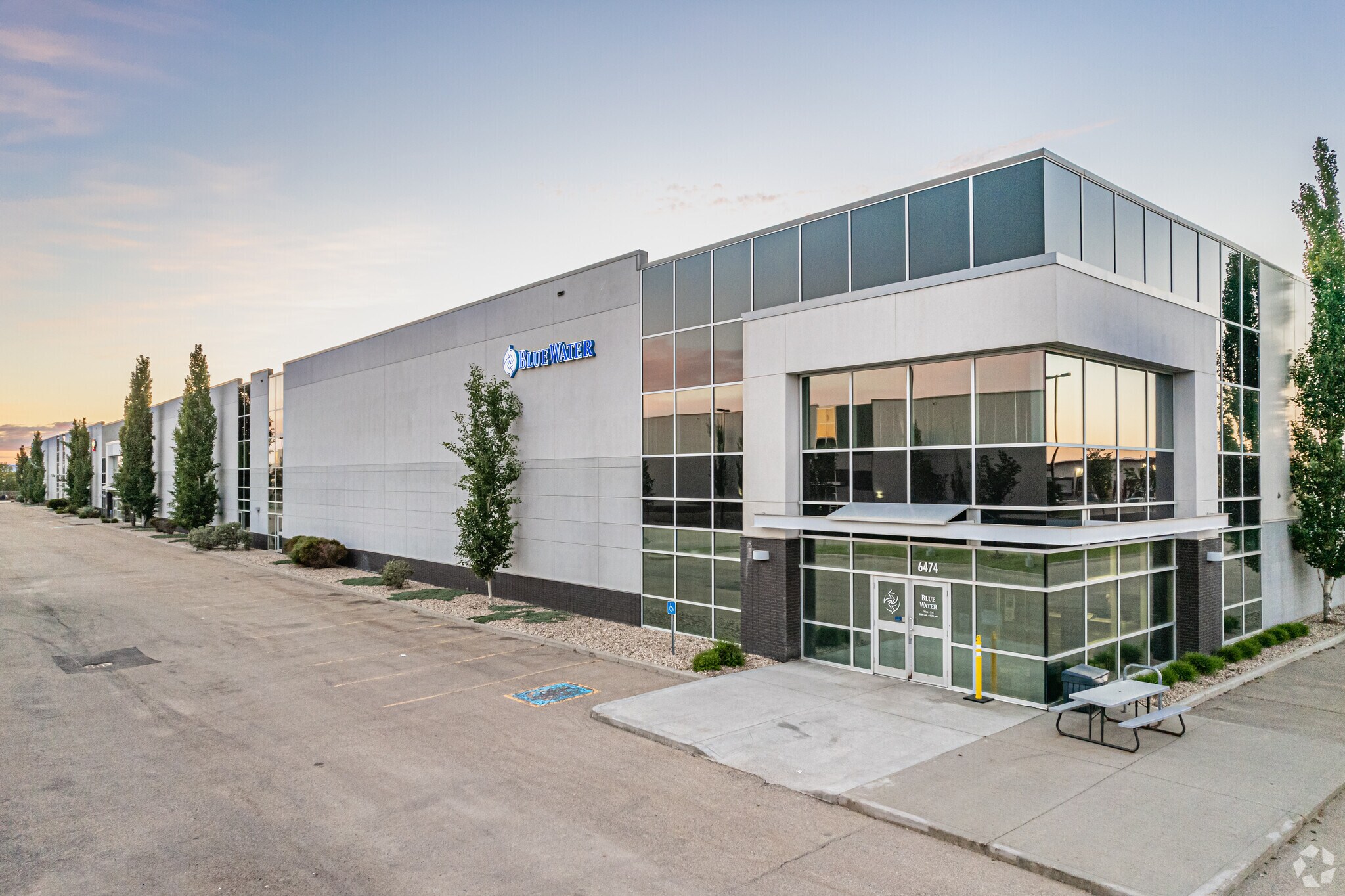 6474-6498 Roper Rd NW, Edmonton, AB à vendre Photo principale- Image 1 de 1