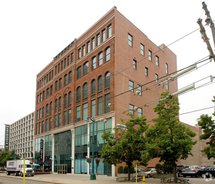 268 Main St, Buffalo, NY à louer - Photo du bâtiment - Image 1 de 12