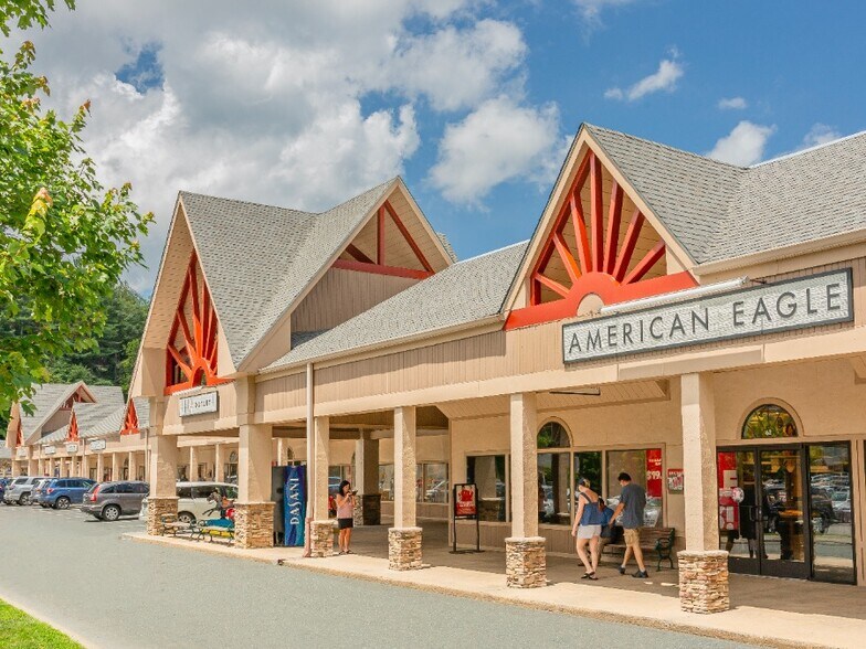 278 Shoppes on the Parkway Rd, Blowing Rock, NC à louer - Photo du bâtiment - Image 3 de 7