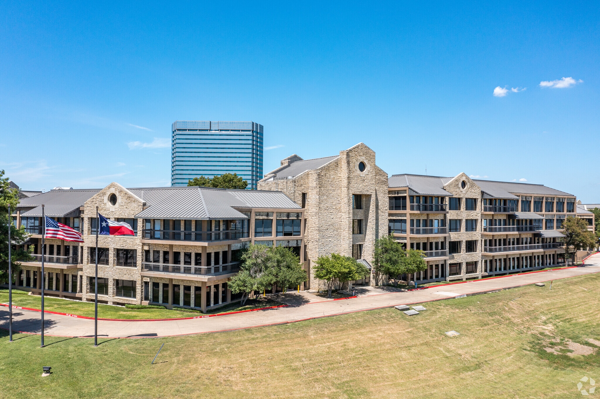 5020 Riverside, Irving, TX à louer Photo du bâtiment- Image 1 de 49