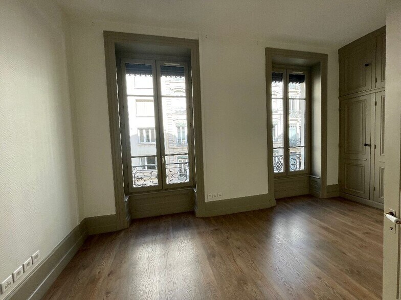 55 Rue Président Edouard Herriot, Lyon for lease - Interior Photo - Image 3 of 6