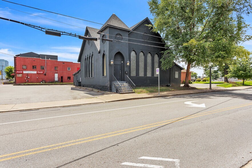 1703 A Jo Johnston Ave, Nashville, TN à vendre - Photo du bâtiment - Image 2 de 23