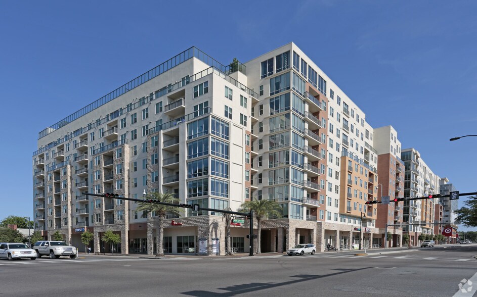 1360 W University Ave, Gainesville, FL à louer - Photo du bâtiment - Image 3 de 6