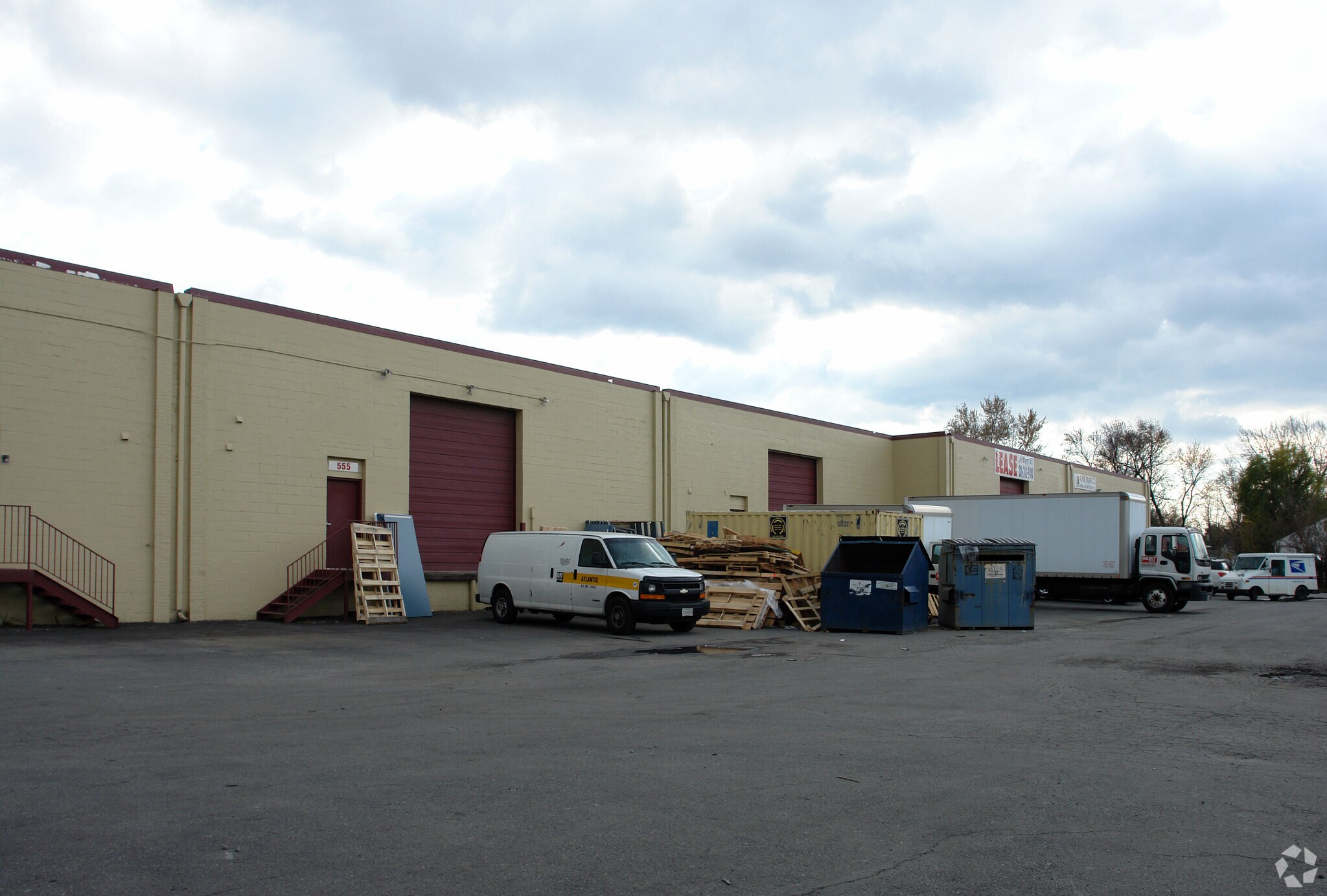 551-567 Southlawn Ln, Rockville, MD for lease Primary Photo- Image 1 of 5