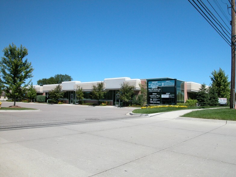 39501-39571 Garfield Rd, Clinton Township, MI à louer - Photo du bâtiment - Image 3 de 7