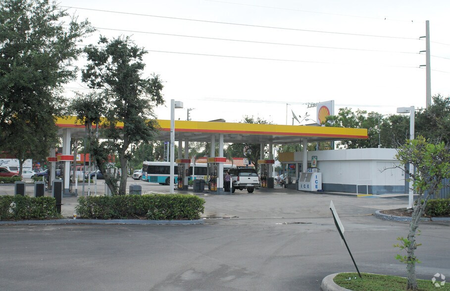 4524 Forest Hill Blvd, West Palm Beach, FL for sale - Building Photo - Image 2 of 11