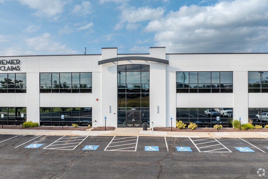 11010 Burdette St, Omaha, NE à louer - Photo du bâtiment - Image 3 de 24