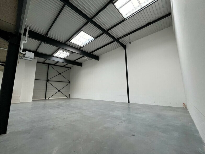 25 Rue Du Lyonnais, Saint-Priest for lease - Building Photo - Image 3 of 18