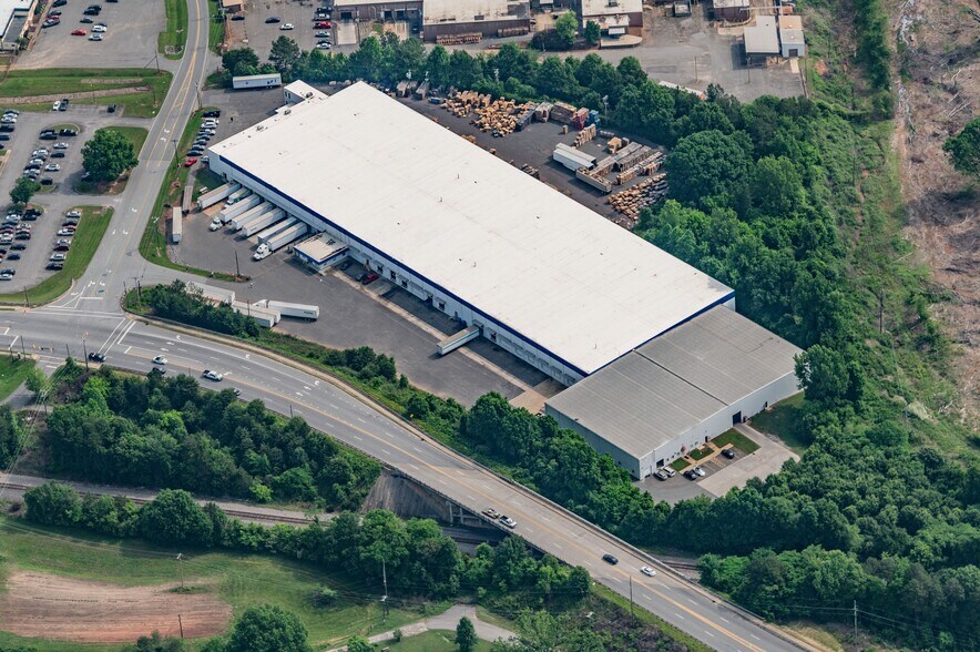 1224 Isley Dr, Gastonia, NC for lease - Building Photo - Image 3 of 7