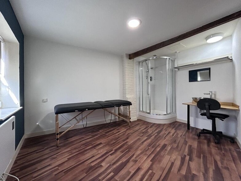 48e Percy Rd, London for lease - Building Photo - Image 3 of 10