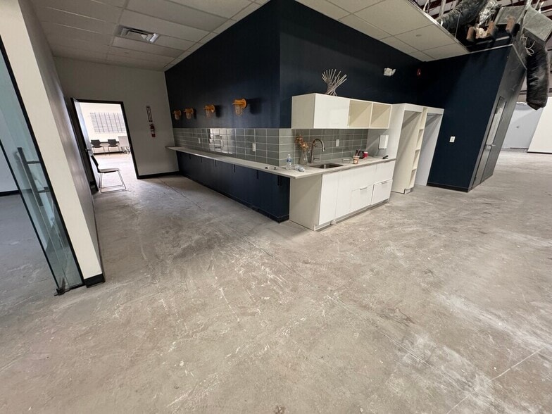 511 Black Horse Pike, Turnersville, NJ for lease - Interior Photo - Image 2 of 15