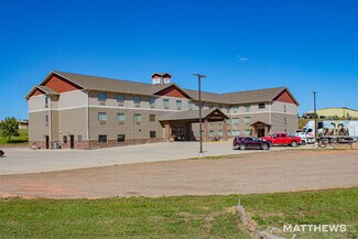 Plus de détails pour 810 3rd Ave sw, Watford City, ND - Services hôteliers à vendre