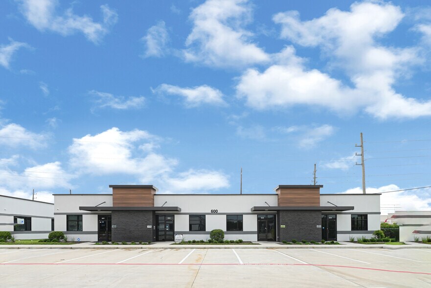 4807 Sugar Grove Blvd, Stafford, TX à louer - Photo principale - Image 3 de 4