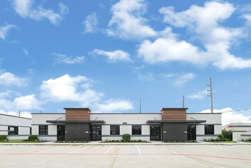 4807 Sugar Grove Blvd, Stafford, TX for lease - Primary Photo - Image 3 of 4