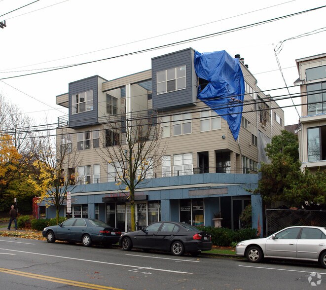 2044 Eastlake Ave, Seattle, WA for lease - Building Photo - Image 2 of 31