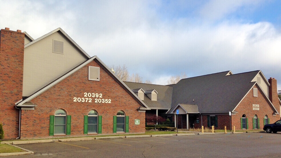 20302-20392 Eureka Rd, Taylor, MI for lease - Building Photo - Image 2 of 5