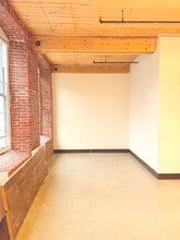 55 Main St, Newmarket, NH à louer Photo intérieure- Image 2 de 4