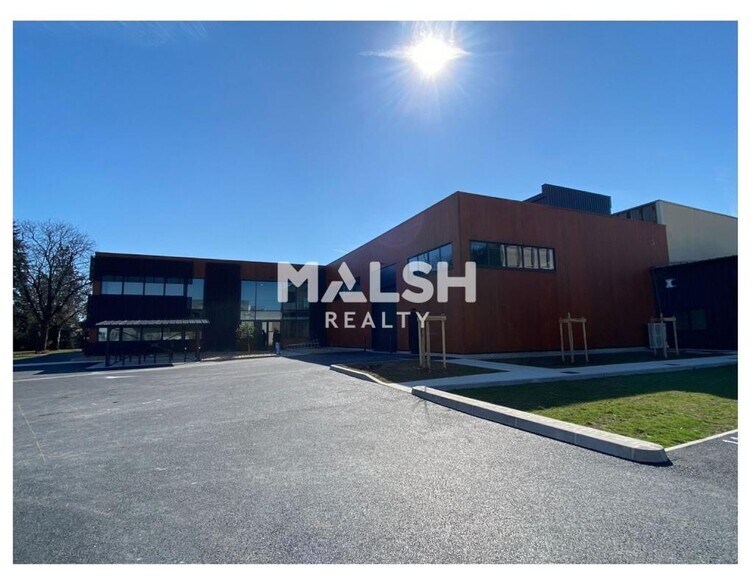 Office in Villeurbanne for lease - Building Photo - Image 1 of 6