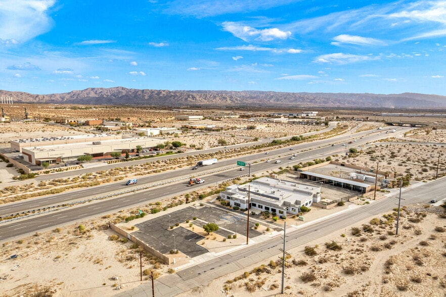 690 W Garnet Ave, Palm Springs, CA for lease - Building Photo - Image 3 of 11
