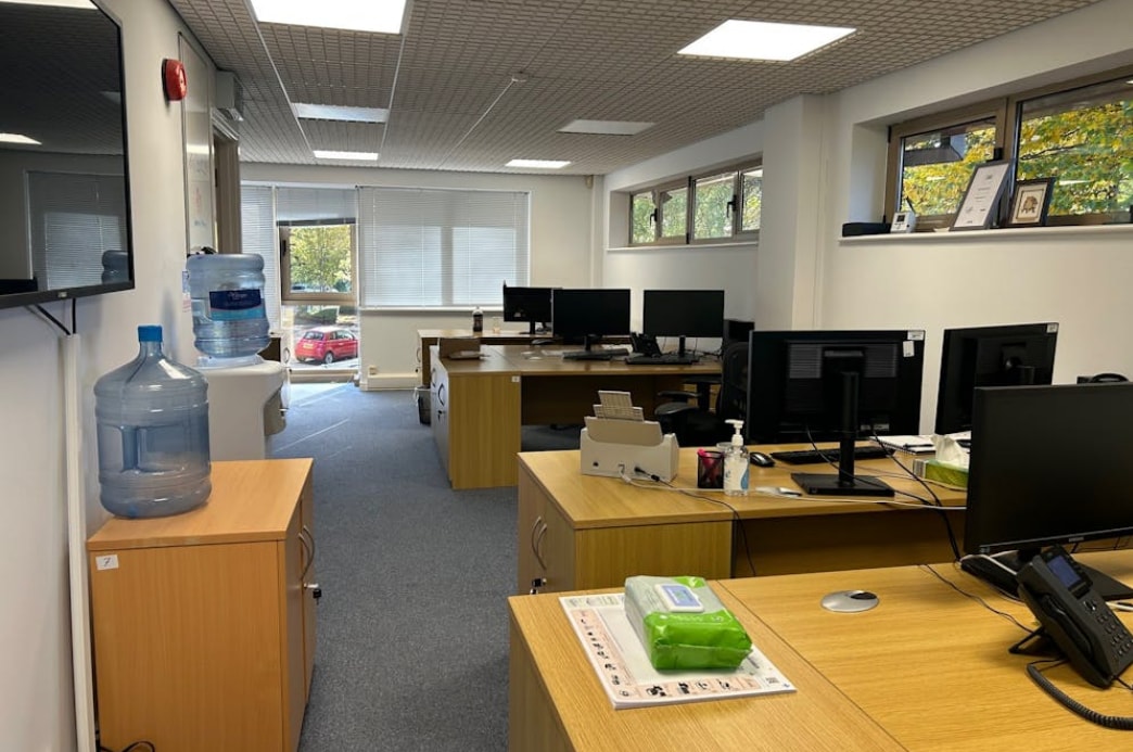 Dukes Ride, Crowthorne, BKS RG45 6LS - Unit Unit 1 - - Interior Photo - Image 1 of 2