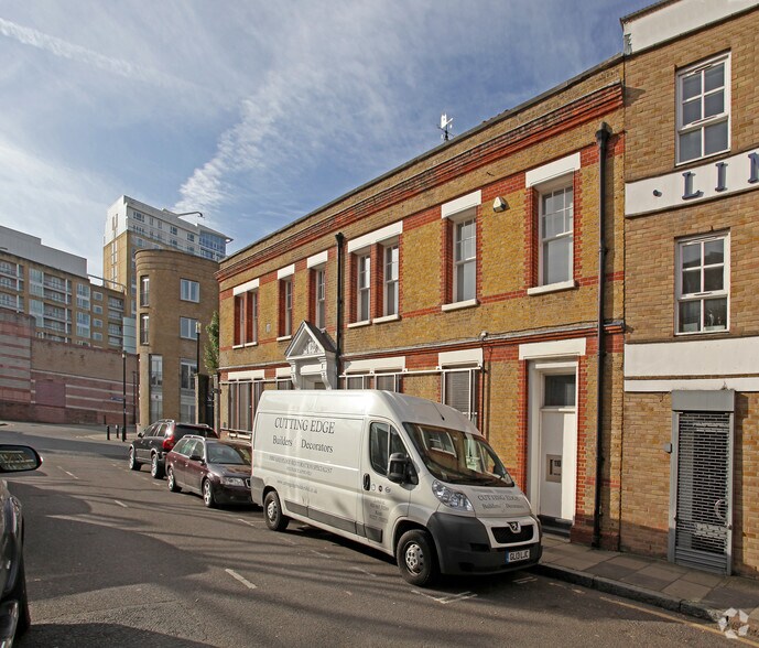 110 Three Colt St, Londres à louer - Photo du bâtiment - Image 2 de 3