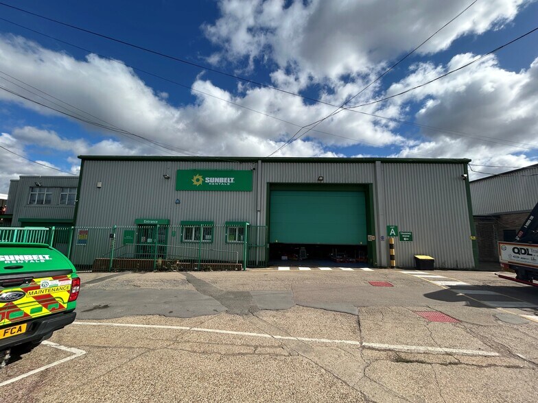 Kingsbridge Rd, Barking à louer - Photo du bâtiment - Image 3 de 8