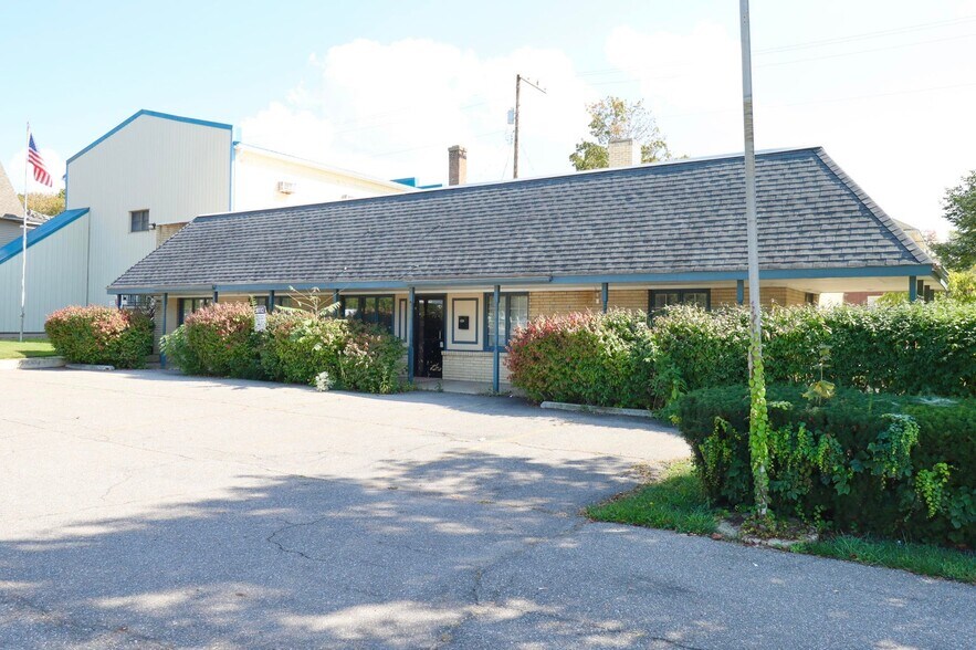 414 Lincolnway, La Porte, IN à vendre - Photo du bâtiment - Image 2 de 25