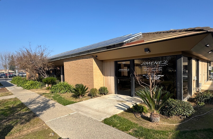 744 E Bullard Ave, Fresno, CA for sale - Primary Photo - Image 1 of 3