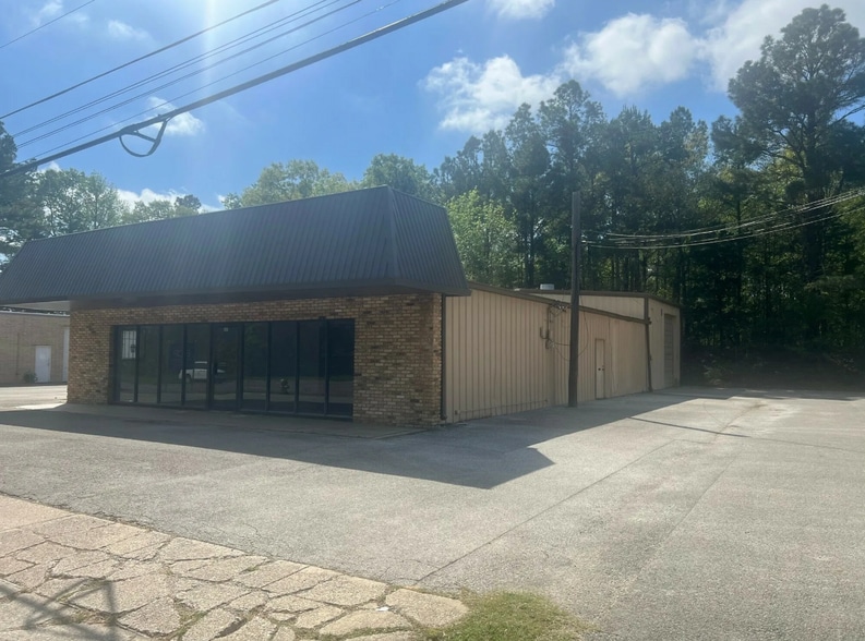 2811 University Blvd, Tyler, TX à louer - Photo du bâtiment - Image 2 de 6