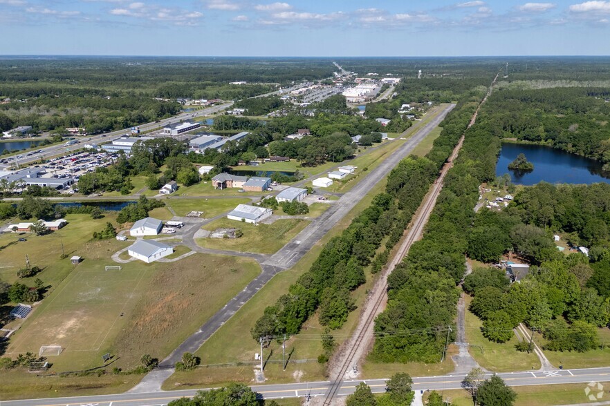 Flying M Estates portefeuille de 3 propriétés à vendre sur LoopNet.ca - Photo principale - Image 1 de 1