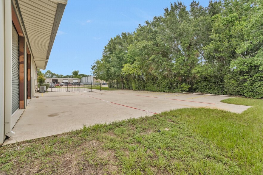 11111 Neeshaw Dr, Houston, TX à louer - Photo du bâtiment - Image 3 de 39
