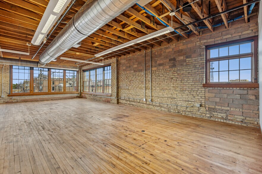 64 4th St N, Fargo, ND à vendre - Photo du bâtiment - Image 3 de 12