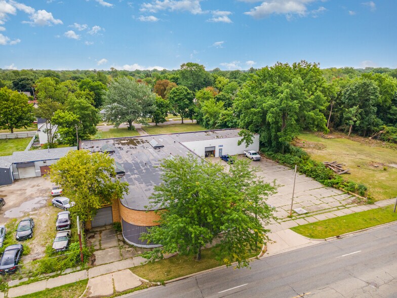 1322 E Genesee Ave, Saginaw, MI à vendre - Photo du bâtiment - Image 2 de 18