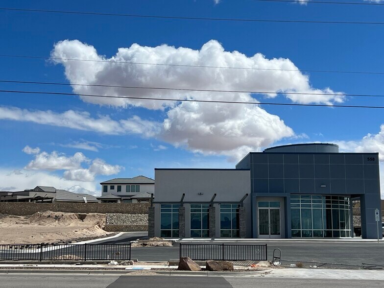 550 Peyton rd, El Paso, TX à louer - Photo du bâtiment - Image 3 de 10