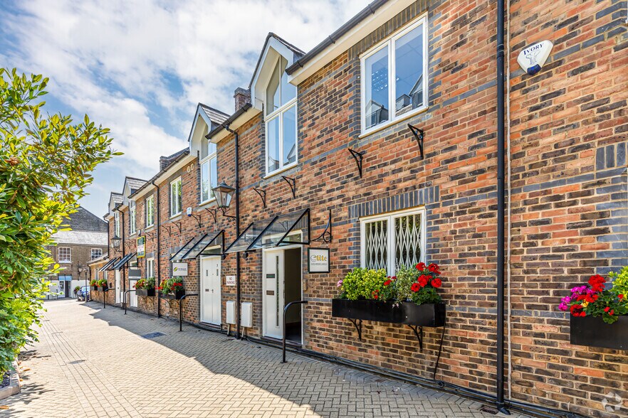 6 Tremadoc Rd, Londres à vendre - Photo du bâtiment - Image 2 de 12