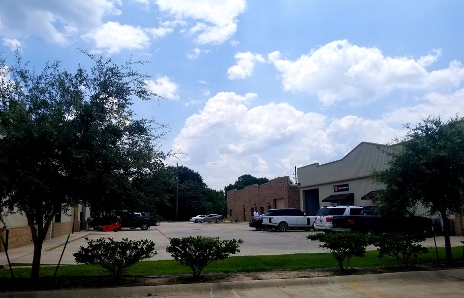 30417 5th St, Fulshear, TX for lease - Building Photo - Image 1 of 24