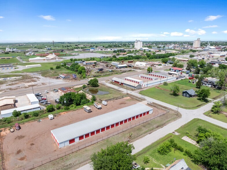 Donner-Springs Storage portefeuille de 2 propriétés à vendre sur LoopNet.ca - Photo du bâtiment - Image 2 de 12