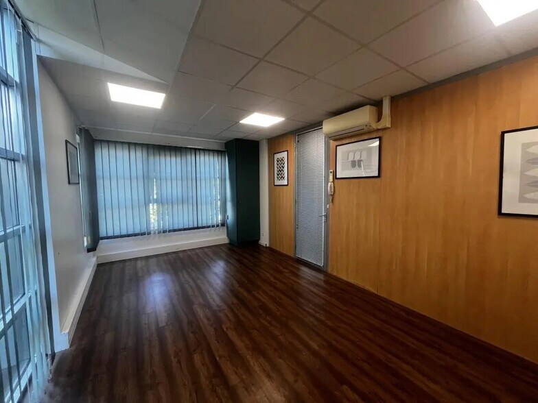 Bureau dans Champigny-sur-Marne à louer - Photo du bâtiment - Image 2 de 8