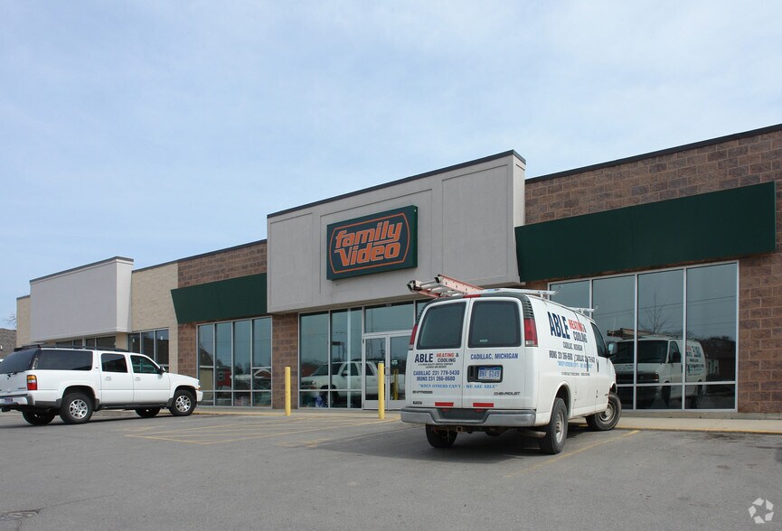 602-612 N Mitchell St, Cadillac, MI à louer - Photo du bâtiment - Image 2 de 3