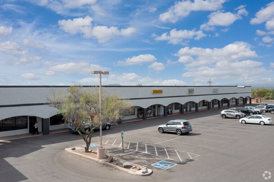 5975 W Western Way Cir, Tucson, AZ à louer - Photo du bâtiment - Image 3 de 6