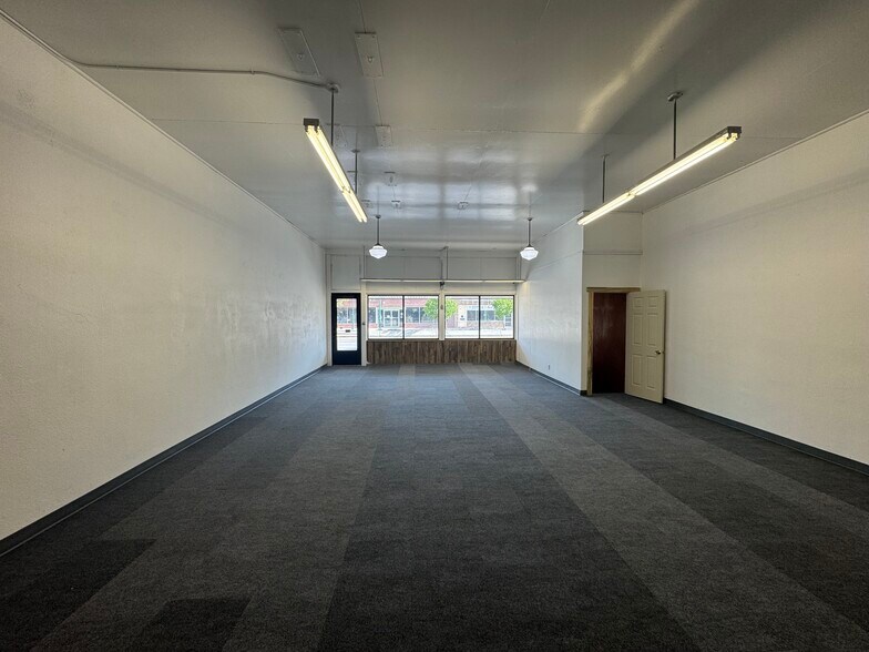 212 E Main St, Riverton, WY for sale - Building Photo - Image 2 of 33