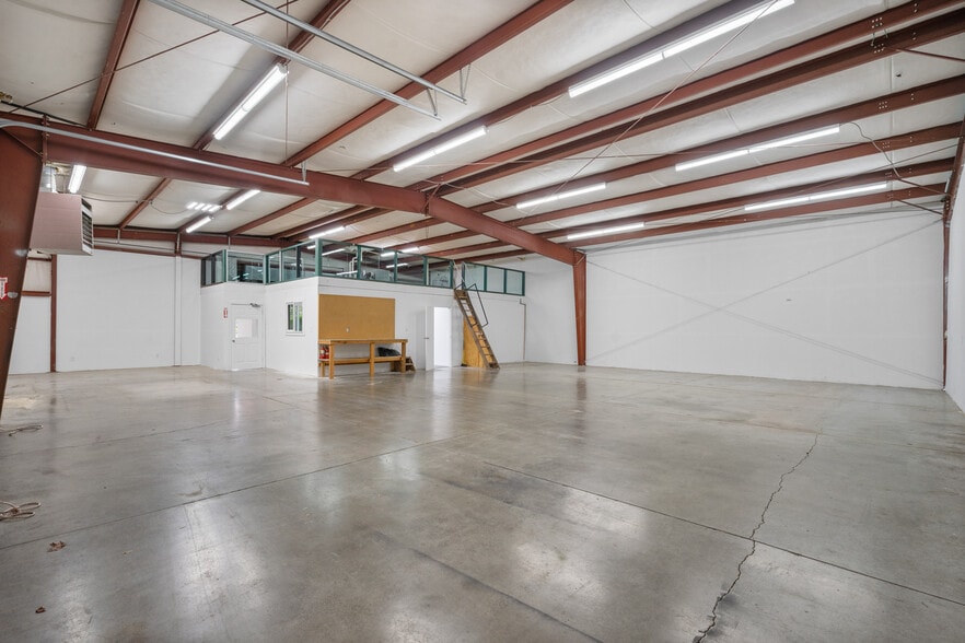 999 N 1st St, Silverton, OR for lease - Building Photo - Image 1 of 18