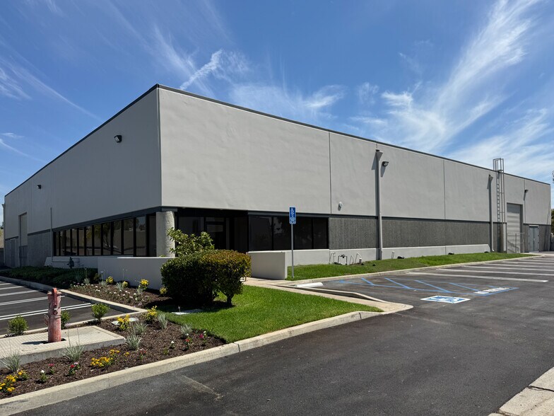 300 Thor Pl, Brea, CA à vendre - Photo du bâtiment - Image 1 de 7