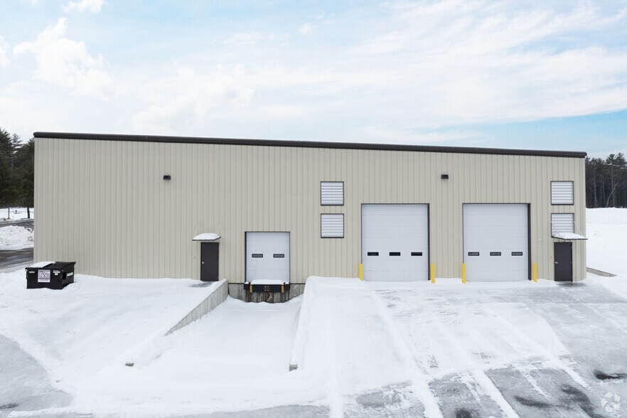 25 Native Dr, Queensbury, NY à vendre - Photo du bâtiment - Image 2 de 8