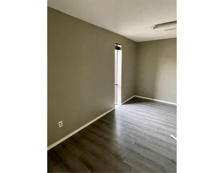 5230 Gordon Smith Dr, Rowlett, TX à vendre - Photo du bâtiment - Image 2 de 4
