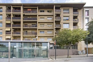 Plus de détails pour Multi-résidentiel à vendre